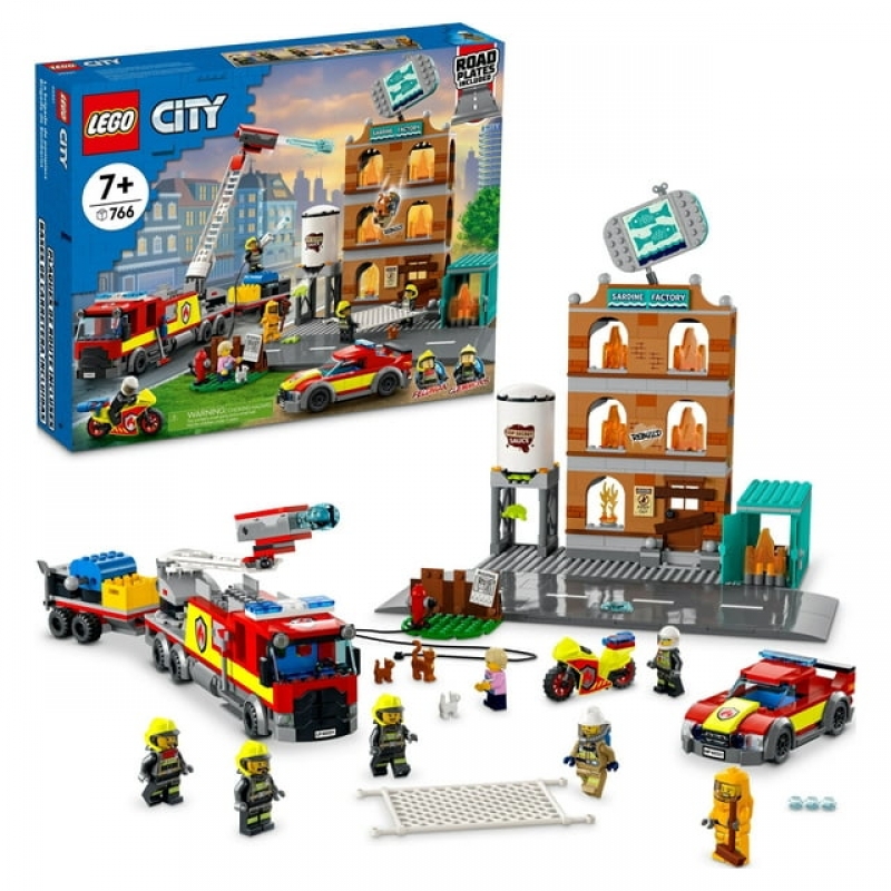 ihocon: 乐高积木 LEGO City Fire Brigade 60321 Building Set with Toy Fire Truck and Five Minifigures 消防队(766 pieces)